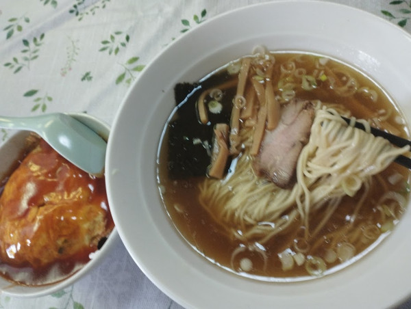 「今週のサービス ミニ天津丼ラーメンセット(850)」@新香苑の写真