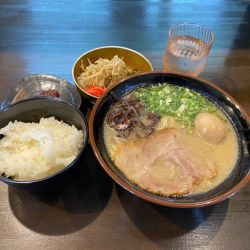 博多ラーメン味玉のせ(920円)