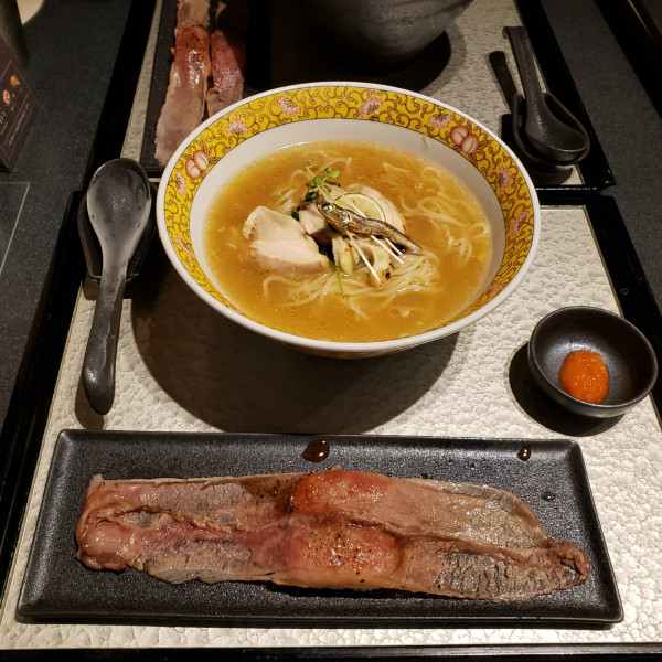 「淡麗煮干soba 1200円+肉寿司 480円」@鶏soba座銀 神楽坂東京本店の写真