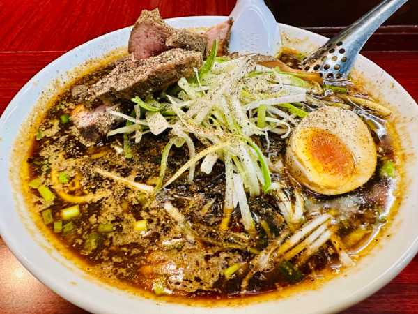 「【限定】すず喜ブラックver13【920円】」@鶏こく中華 すず喜の写真