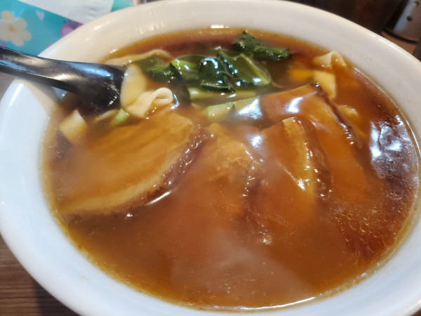 「豚角煮刀削麺」@一龍 餃子亭の写真