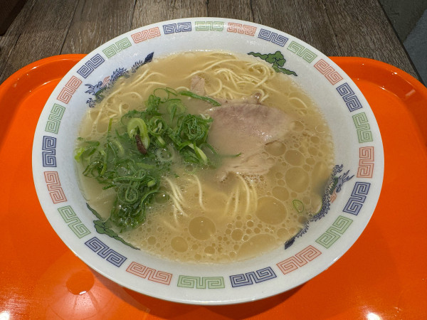 「ラーメン　290円」@博多ラーメンはかたや 警固店の写真