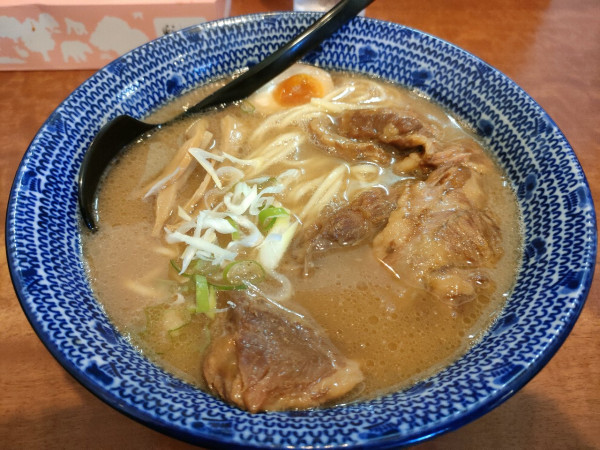 「豚なんこつチャーシュー麺」@ラーメン・まぜそば 麺丸の写真