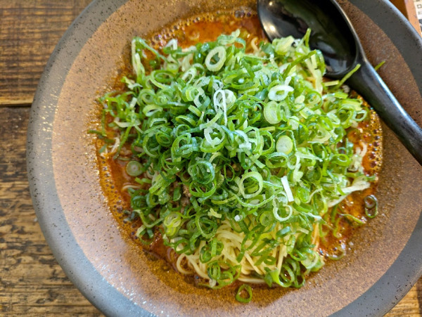 「広島汁なし担担麺（大盛）＋ネギ増し」@tomoruの写真