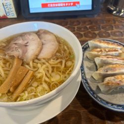 手もみ中華そば830円、龍神餃子350円