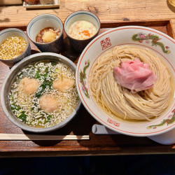 特上昆布水つけめん（300g：1800円）＋海老ワンタン（3個：330円）