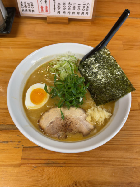 「らーめん+にんにく（900円）」@いっぽしの写真