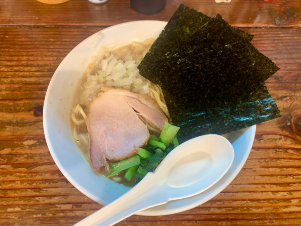 「魚介醤油らーめん880円+大盛100円」@濃厚鶏らーめんゴッチの写真