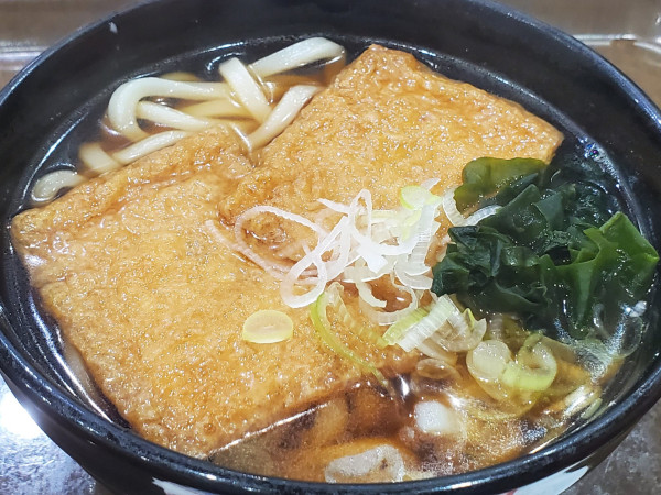 「モーニングうどん＋きつね」@カプセル＆サウナ 川崎ビッグの写真