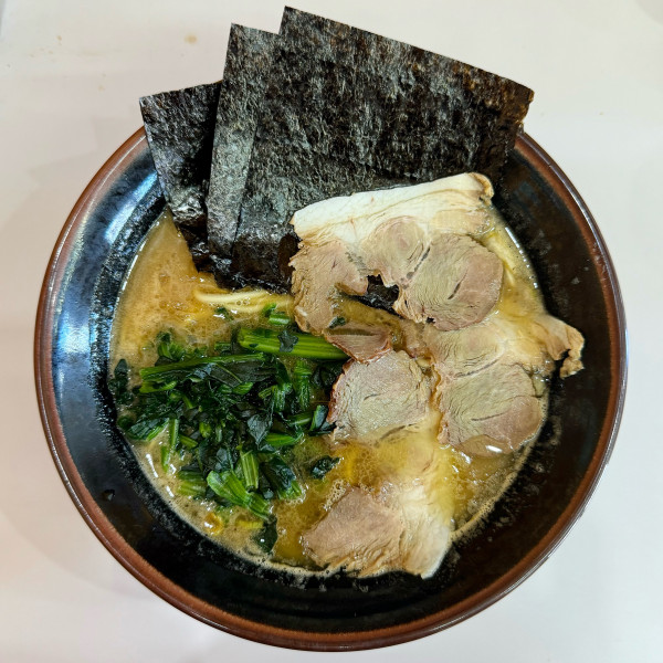「家系ラーメン（850円）」@つけ麺 HIROの写真