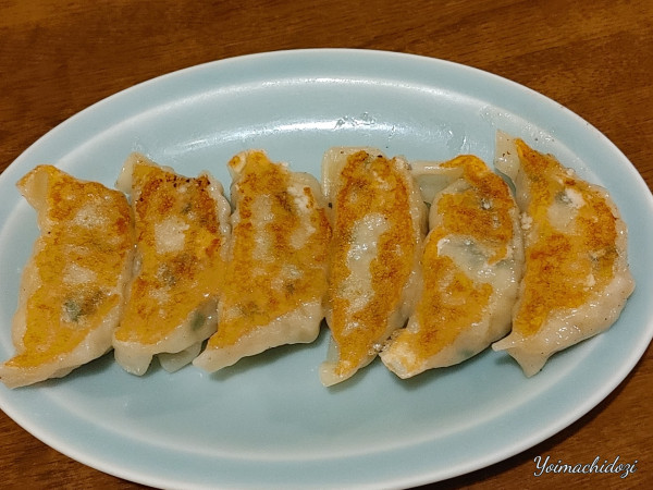 「餃子（６個）」@家族亭 龍門 池田店の写真