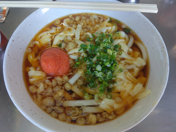 「明太チーズうどん600円」@富士見そば 下りホーム店の写真