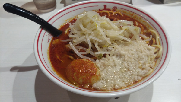 「北極ラーメン 北極味玉、背脂」@蒙古タンメン 中本 吉祥寺店の写真