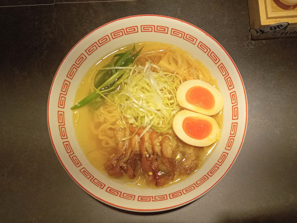 「笠岡ラーメン（塩・太麺）＋味玉」@笠岡ラーメン 一元堂 神保町店の写真