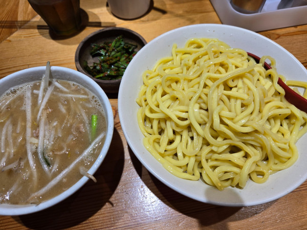 「つけ麺大盛+辛ニラ」@味噌麺処 花道庵 北参道店の写真