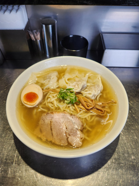 「塩ワンタンめん　大盛」@自家製麺 らあめん吟の写真