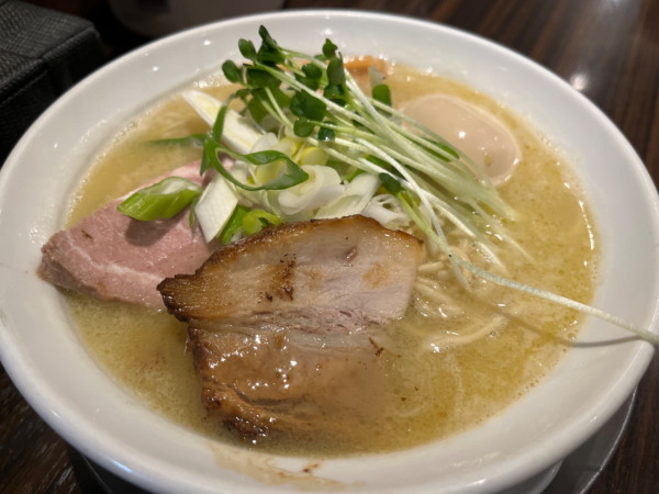 「味玉濃厚鶏塩らーめん」@ら〜めん剣豪の写真