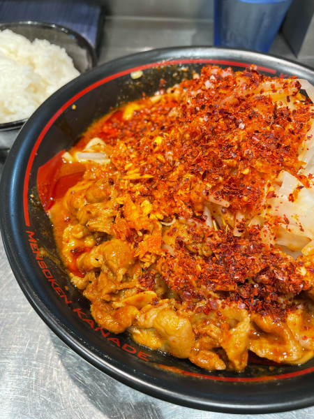 「鬼紅らーめん ライス大盛」@麺創研 紅 府中の写真