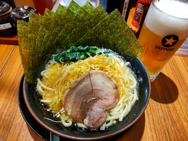 「ネギらーめん＋のり、生ビール」@横浜家系ラーメン 壱角家 新橋銀座口店の写真