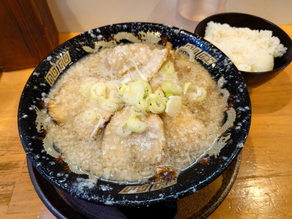 「特製らーめん 脂にんにく多め」@らーめん 平太周 神保町店の写真