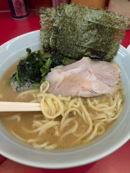 「ラーメン900円　普通」@横浜ラーメン 武蔵家 大井町店の写真