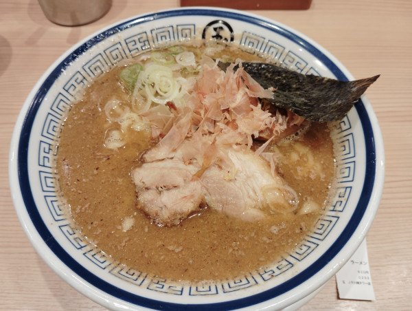 「ラーメン　　　　920円」@中華そば つけめん 玉 JR川崎タワー店の写真