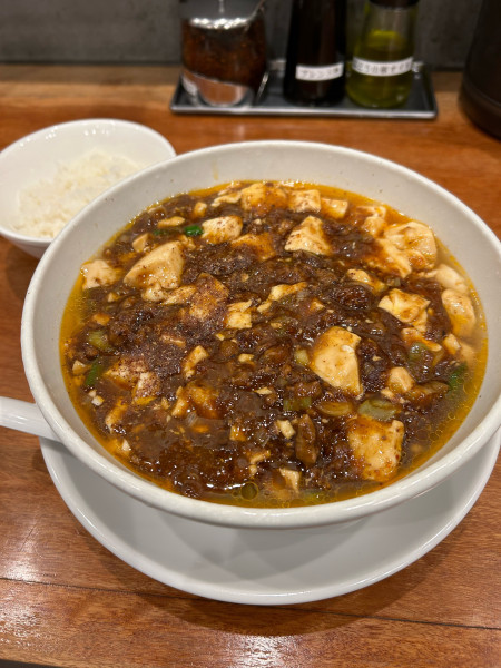 「麻婆麺1300円普通辛（2辛）」@SHIBIRE-NOODLES 蝋燭屋 京橋エドグラン店の写真