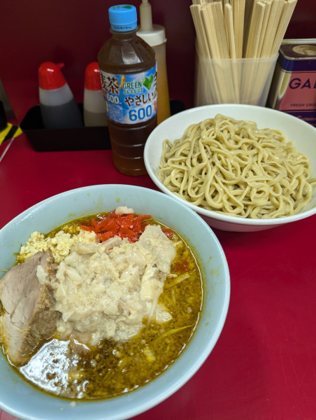 「大ラーメン豚2枚+ピリ辛！カレーつけ麺」@ラーメン二郎 中山駅前店の写真