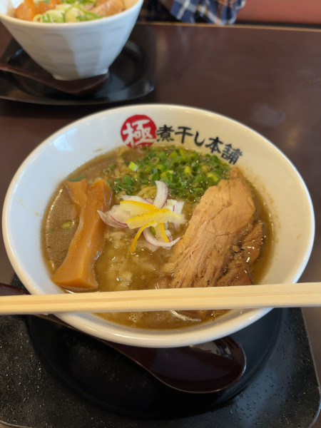 「煮干し豚骨ラーメン」@極煮干し本舗 弘前店の写真