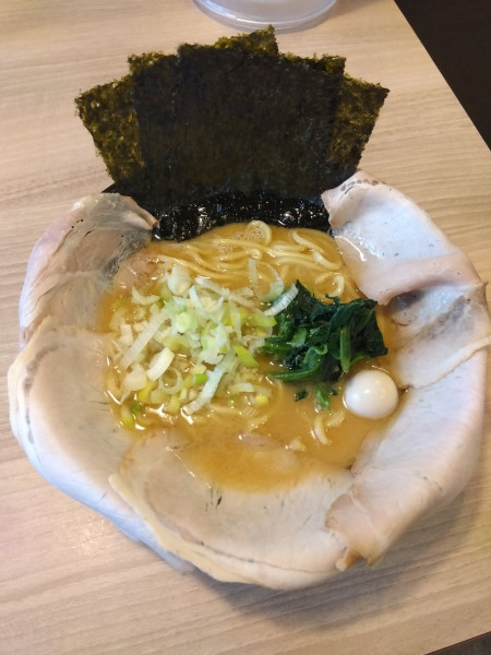 「醤油豚骨」@らーめん ぶる麺の写真