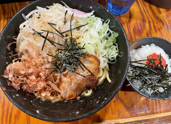 「油そば塩味ランチタイム明太子ご飯120円」@らあ麺 やったる 新宿店の写真