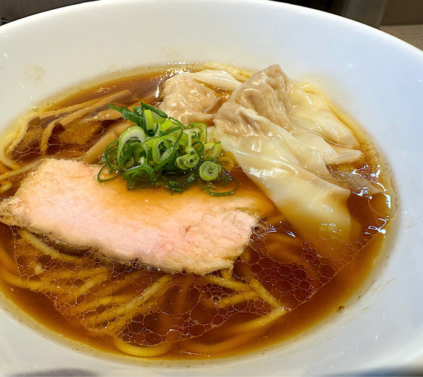 「地鶏中華そば醤油＋生姜ワンタン」@中華そば なかはらの写真