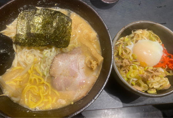 「白味噌らーめん 980円+ ネギチャーシュー丼380円」@北海道らーめん奥原流 久楽 本店の写真
