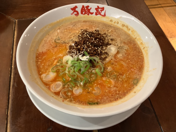 「担々麺（白）＋半炒飯セット　1300円」@万豚記 ヨドバシ横浜店の写真