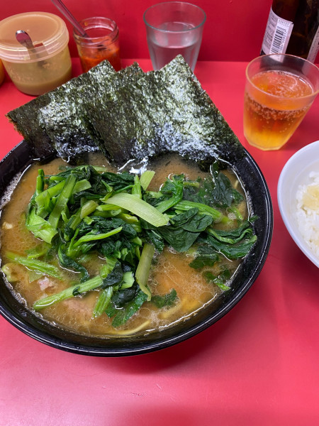 「ラーメン　海苔　青菜」@ラーメン杉田家の写真