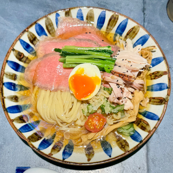 「WAGYU(黒毛和牛チャーギュウ) 冷やし中華UK」@うずとかみなりの写真