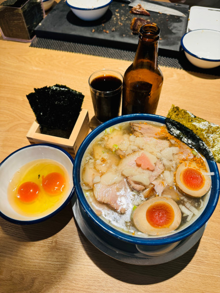 「中華そばフルトッピング」@銀座はるちゃんラーメンの写真