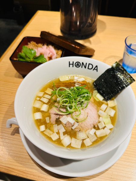 「自家製手揉み塩らぁめん大山どり重」@本田麺業 神田西口駅前店の写真