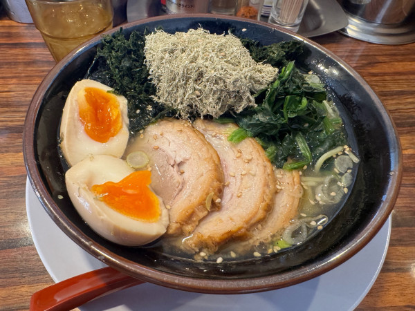 「岩のり　とろろ昆布ラーメン+焼豚+味玉トッピング」@清六家 守谷駅前店の写真
