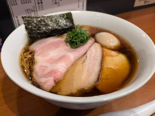 「醤油特製ラーメン大1350円」@自家製手もみ麺 鈴ノ木の写真