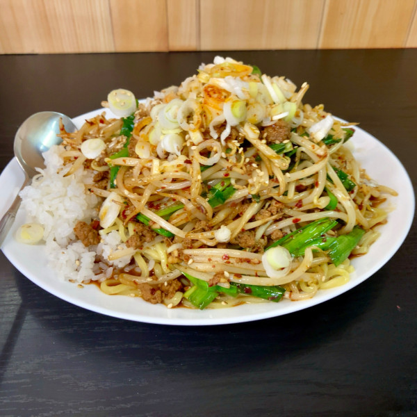 「皿台湾 小ライス付プレート￥800」@ごらく屋の写真