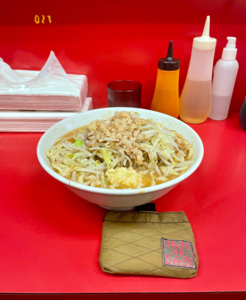 「小ラーメン（ブタ2枚）少なめニンニク少しアブラ＋豚1枚×2」@ラーメン二郎 仙台店の写真