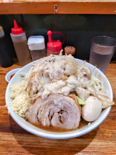 「味玉ラーメン」@デカ盛り戦隊 豚レンジャーの写真