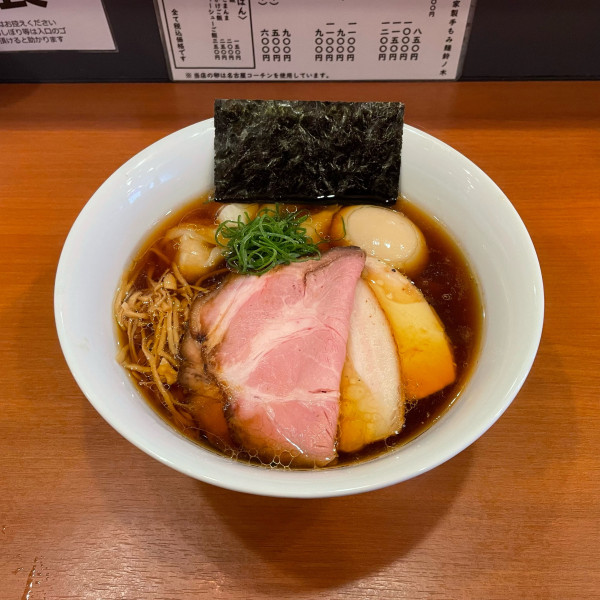 「特製醤油ラーメン」@自家製手もみ麺 鈴ノ木の写真