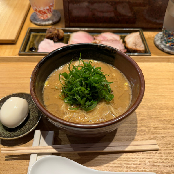 「らぁめん+特選全部乗せ」@中華蕎麦 とみ田の写真