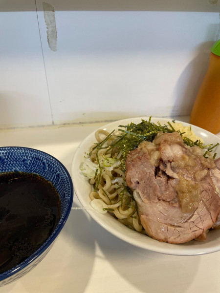 「冷たい肉そば(生卵付)」@ハイパーファットンの写真