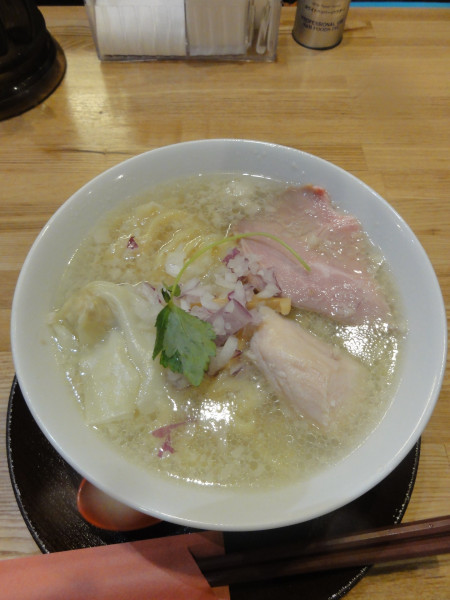 「背脂そば白だし950円 大盛100円」@手打ち正麺 Hachimitsuの写真