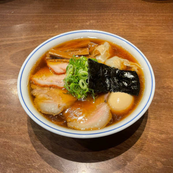 「特製醤油らぁ麺」@らぁ麺 すぎ本の写真