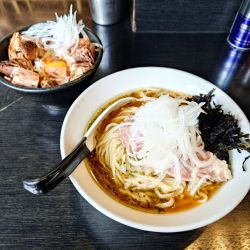 冷やし煮干しそば+炙り肉玉丼