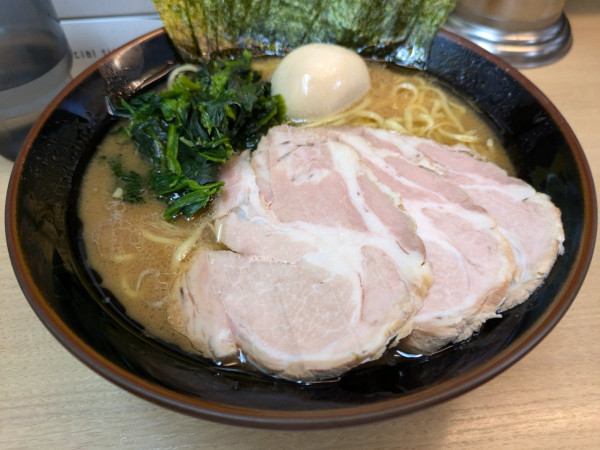 「特別ラーメン中盛、硬め、濃い、多め」@横浜らーめん 武蔵家 池袋店の写真